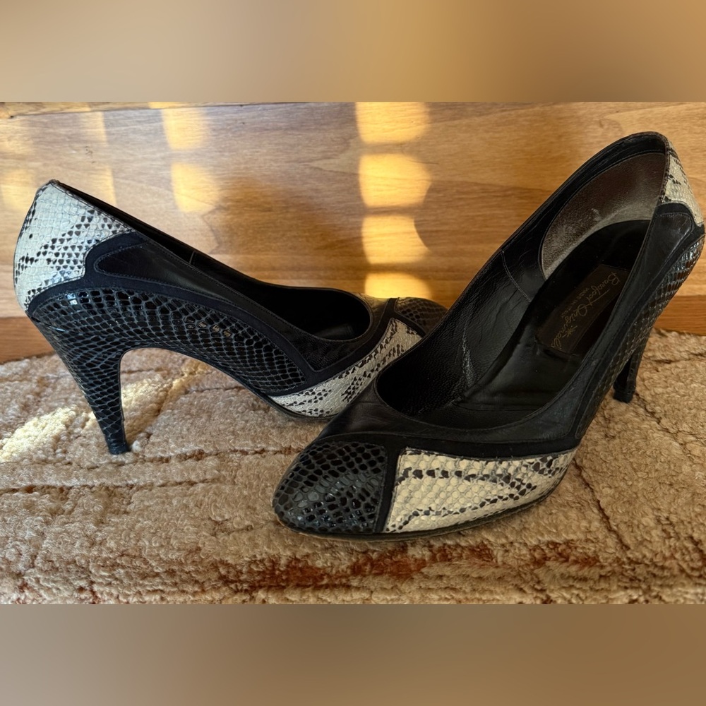 Elegant Barefoot Originals Made in Italy Black and Off White Women's Heels